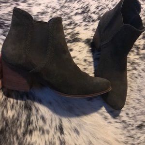 Olive velvet Aldo bootie